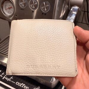 Burberry White Bifold Leather Wallet